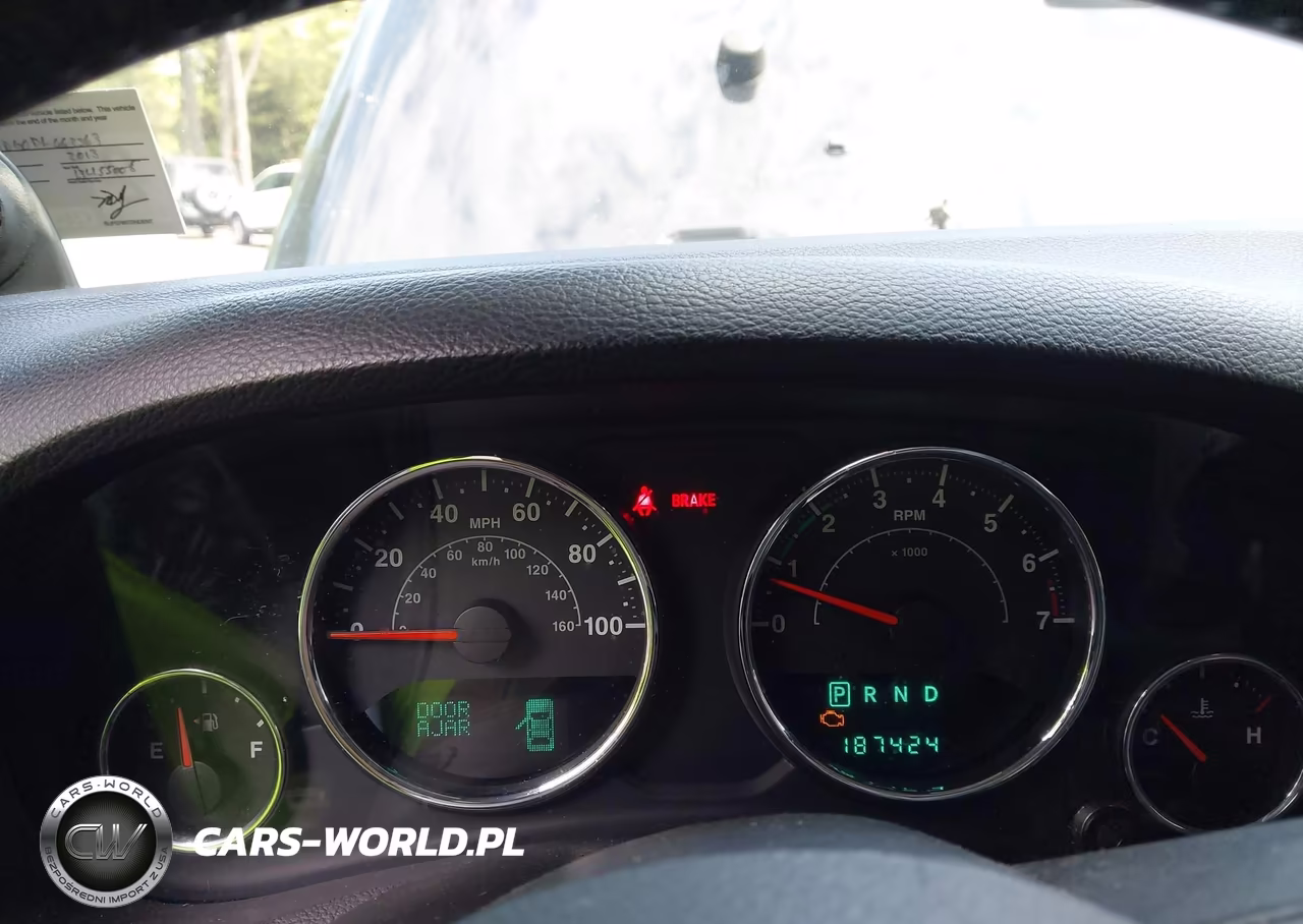 2013 Jeep Wrangler Unlimited Sport VIN:1C4BJWDG0DL663363 - 7