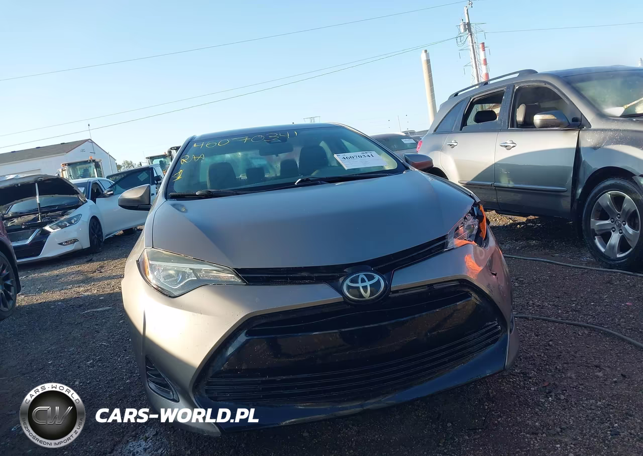 2018 Toyota Corolla Le VIN:5YFBURHE7JP776330 - 12