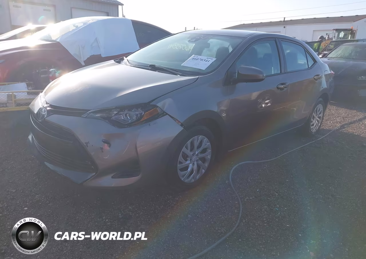 2018 Toyota Corolla Le VIN:5YFBURHE7JP776330 - 2