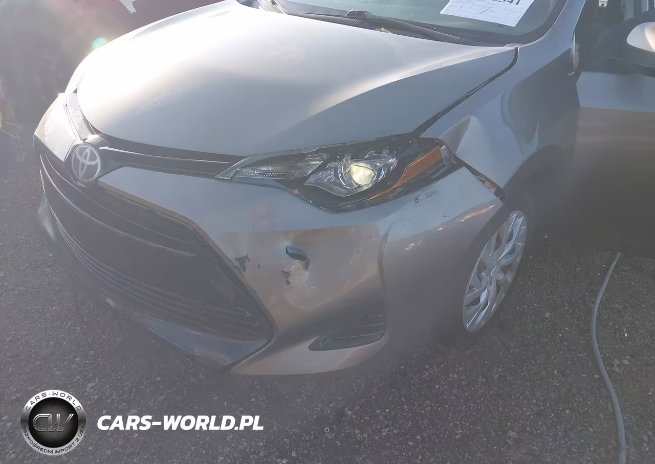 2018 Toyota Corolla Le VIN:5YFBURHE7JP776330 - 6