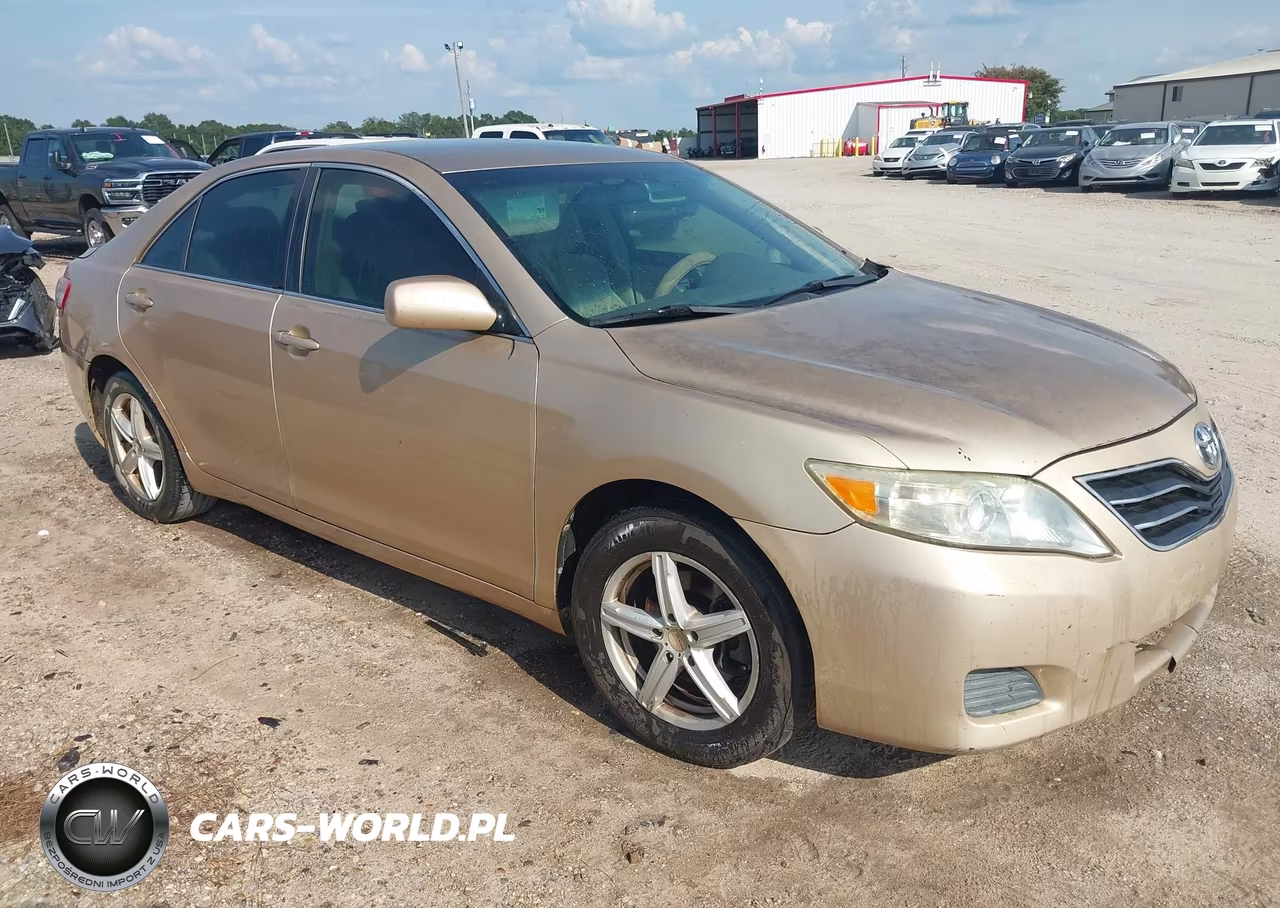 2011 Toyota Camry Le – zdjęcie 1 z 16