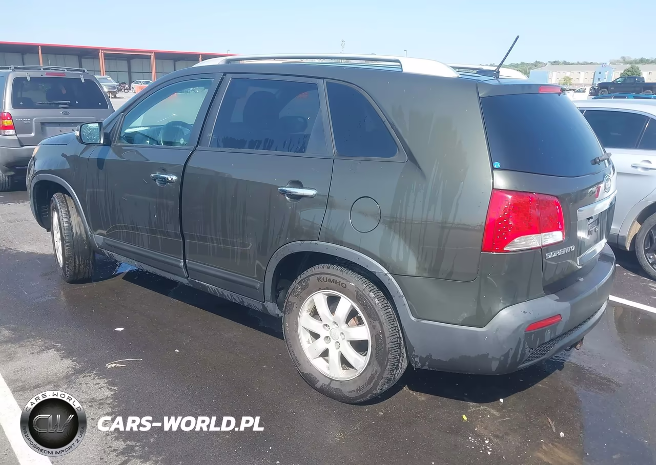 2011 Kia Sorento Lx VIN:5XYKT3A13BG106075 - 3