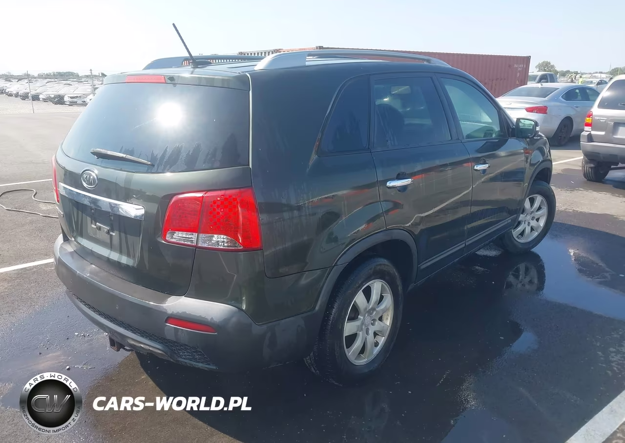 2011 Kia Sorento Lx VIN:5XYKT3A13BG106075 - 4