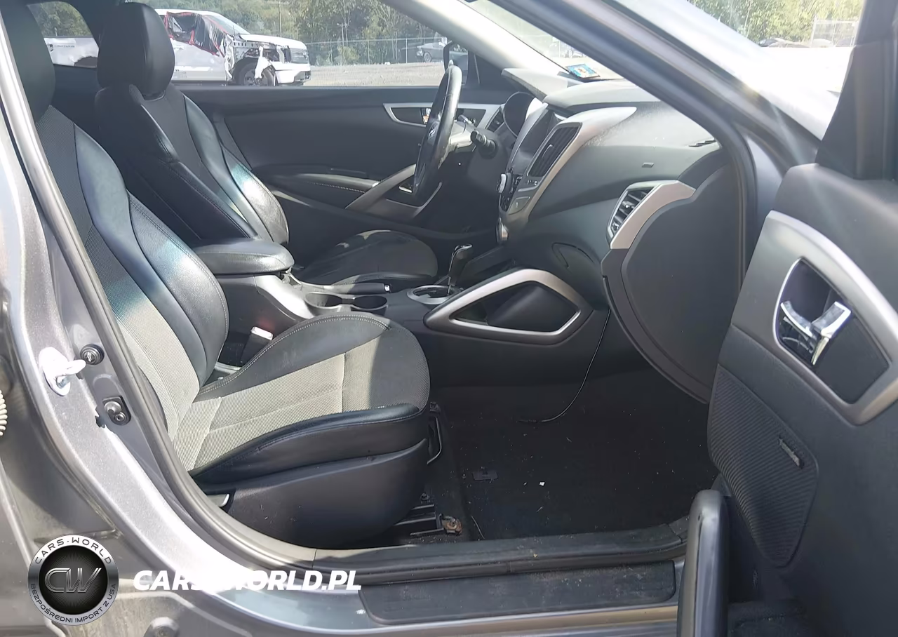 2013 Hyundai Veloster Base W-Black VIN:KMHTC6AD9DU100083 - 5