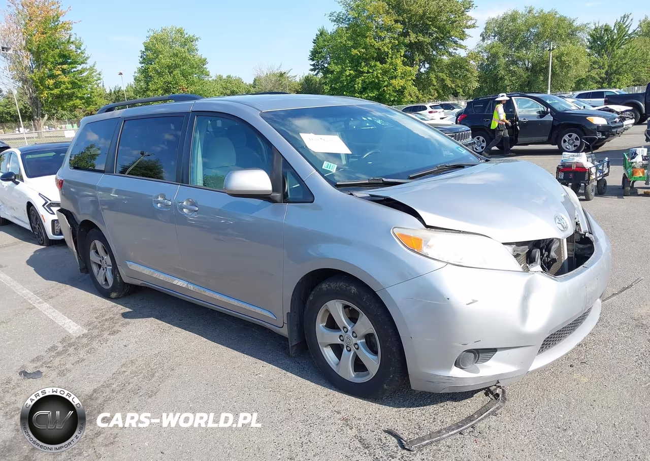 2017 Toyota Sienna Le 8 Passenger
