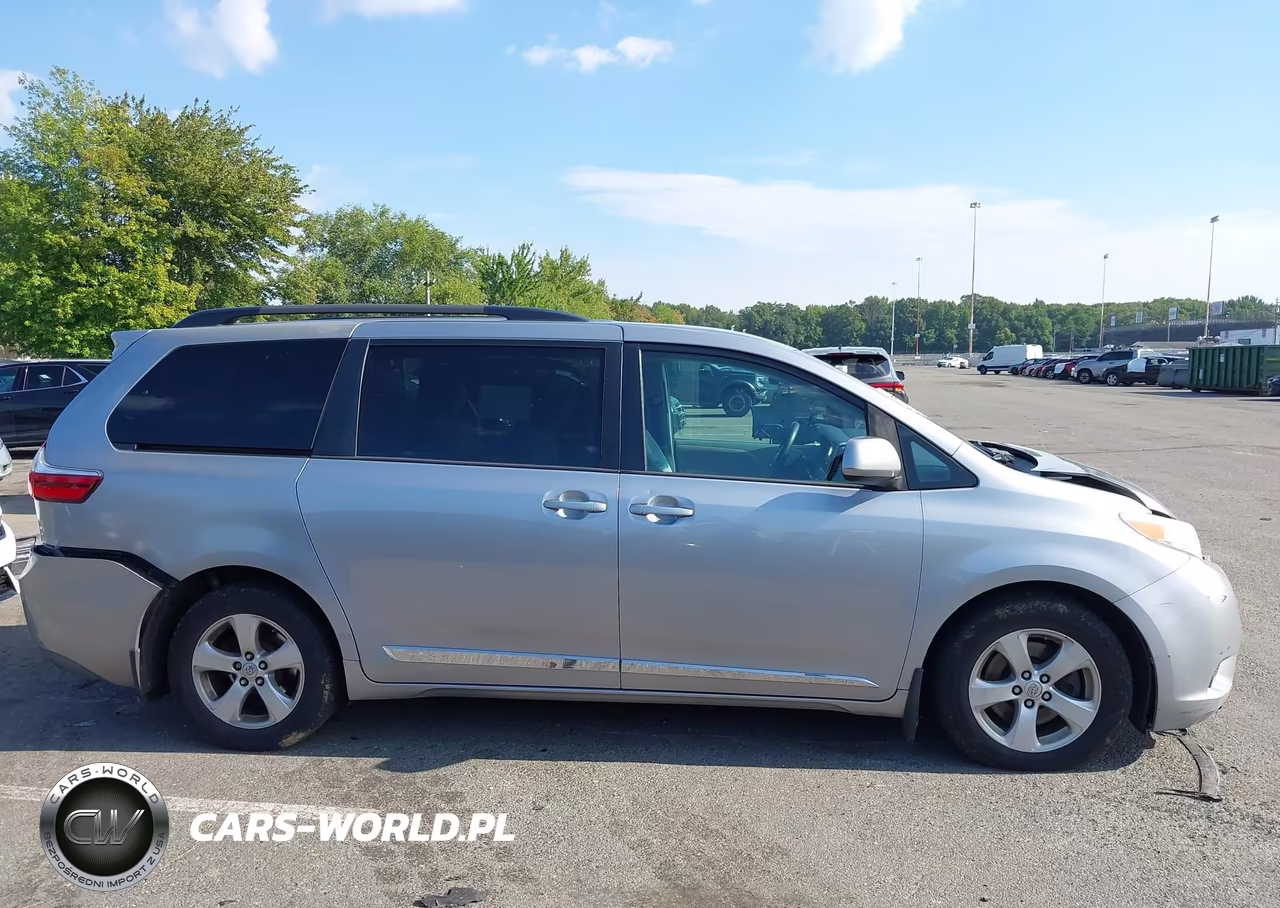 2017 Toyota Sienna Le 8 Passenger VIN:5TDKZ3DCXHS793837 - 13