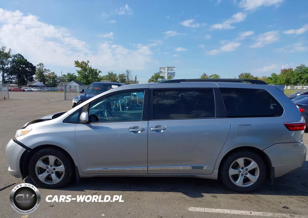 2017 Toyota Sienna Le 8 Passenger VIN:5TDKZ3DCXHS793837 - 14