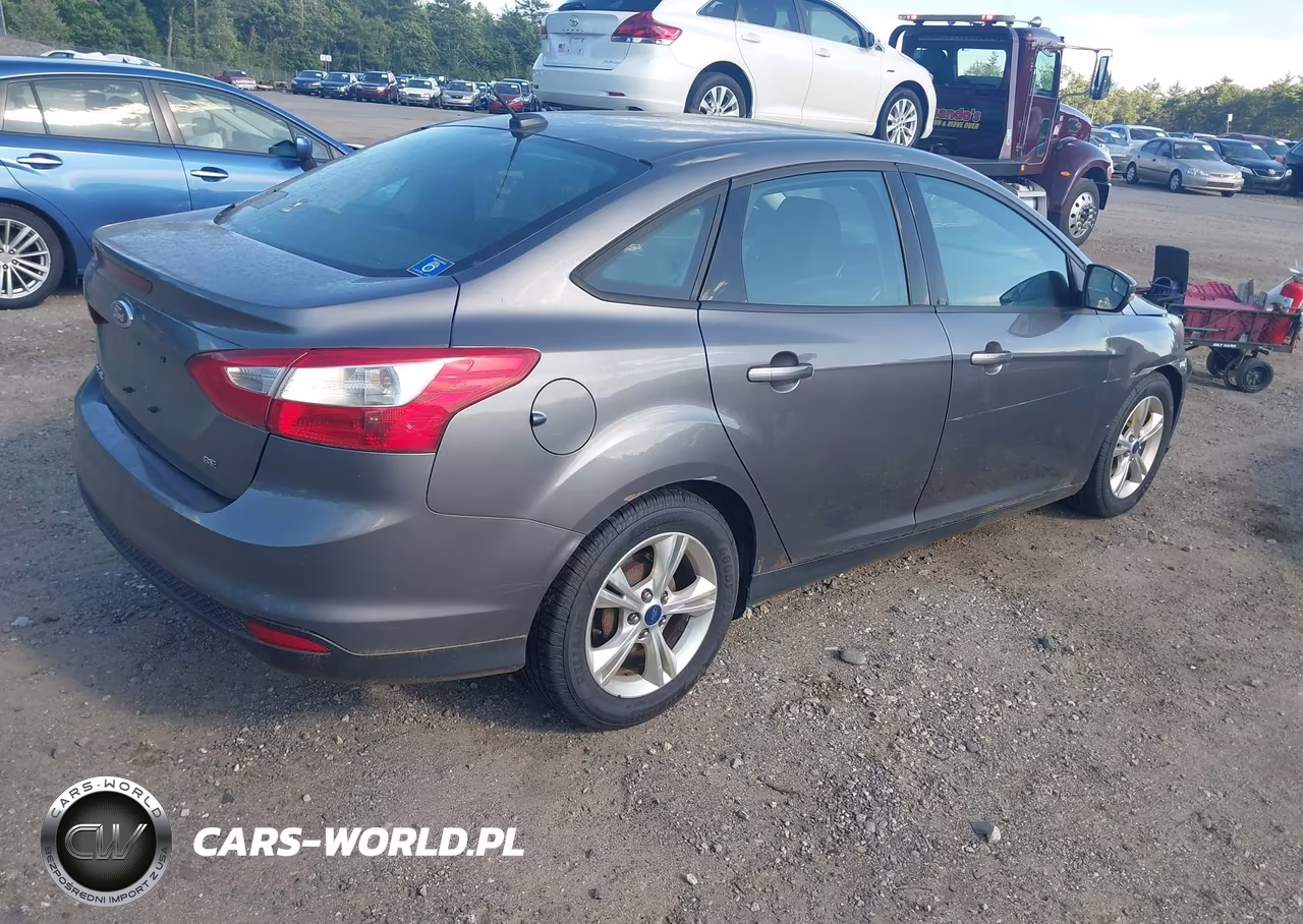 2014 Ford Focus Se VIN:1FADP3F21EL359277 - 4