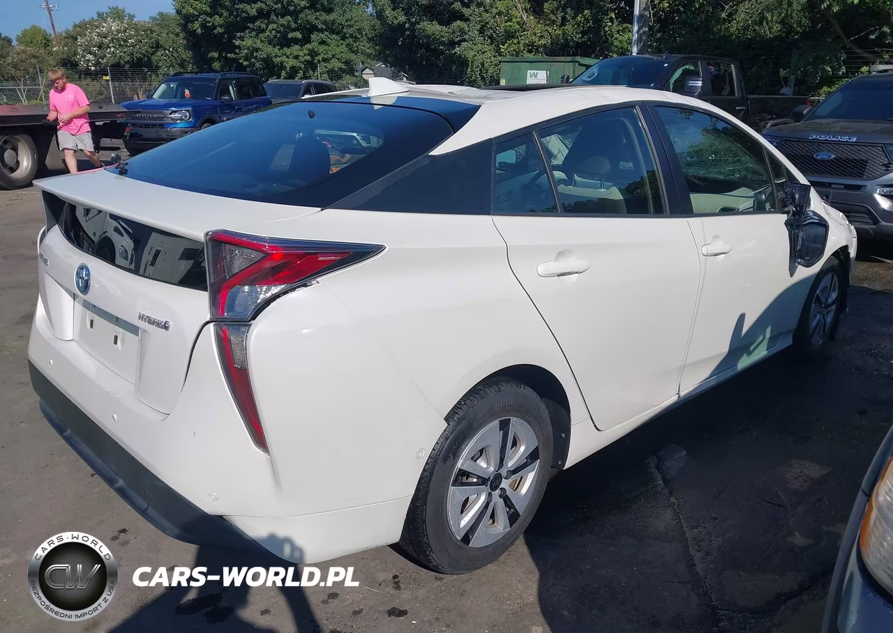 2017 Toyota Prius Three VIN:JTDKARFU5H3540829 - 4