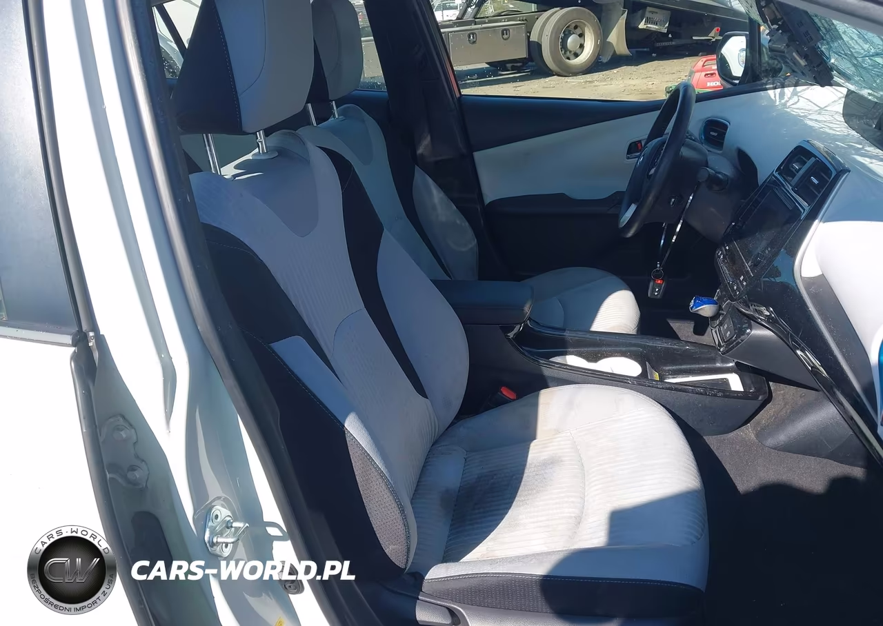 2017 Toyota Prius Three VIN:JTDKARFU5H3540829 - 5