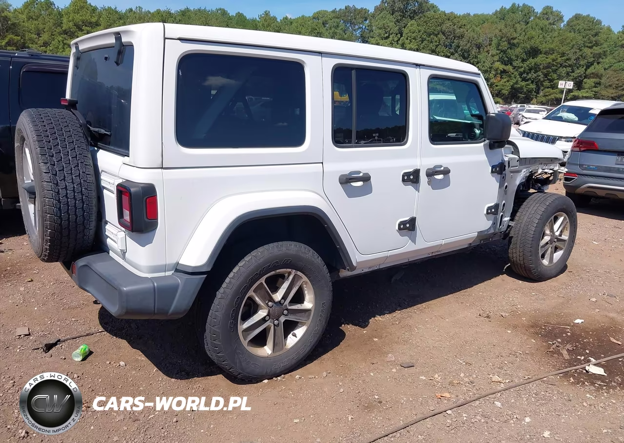 2020 Jeep Wrangler Unlimited Sahara 4X4 VIN:1C4HJXEN2LW131591 - 4