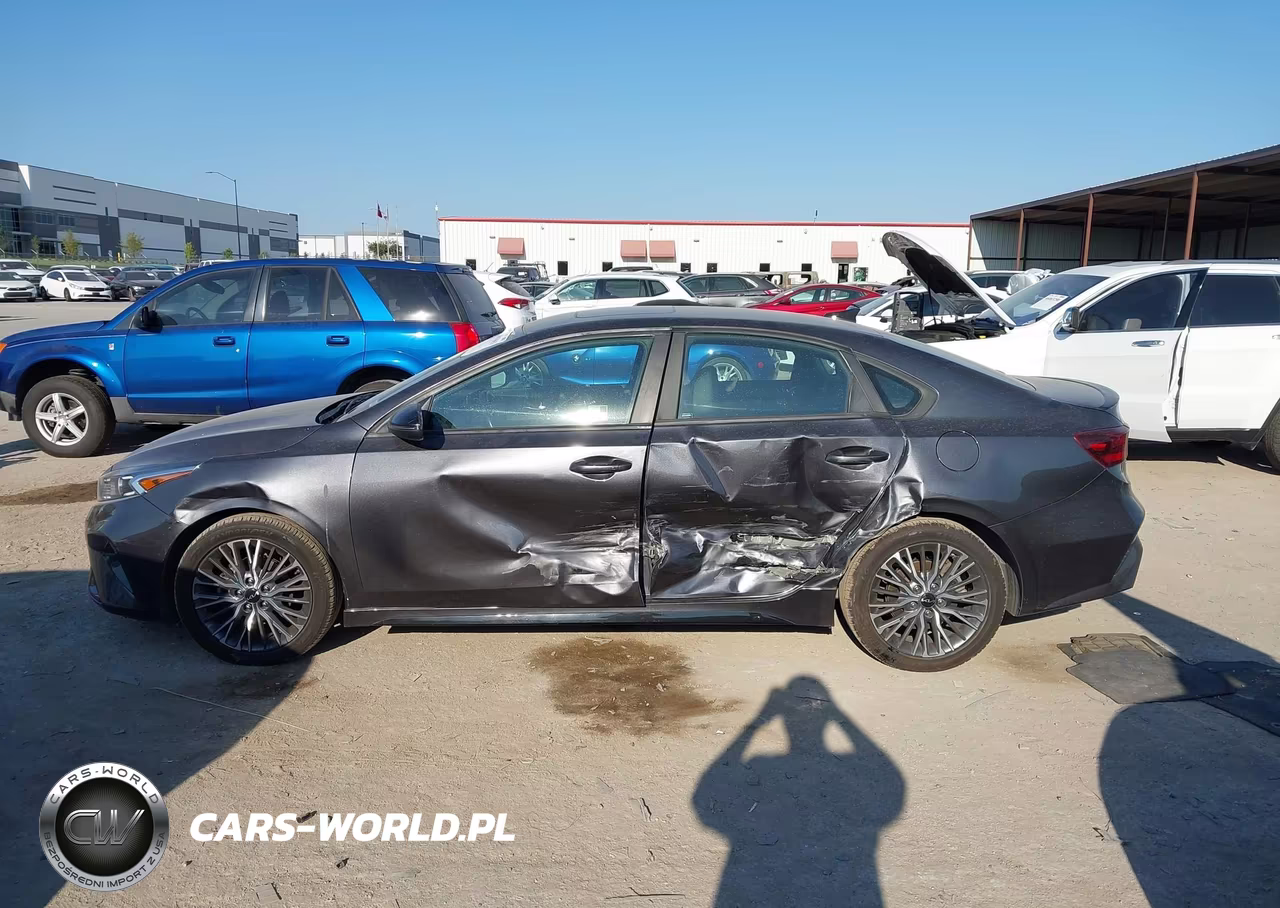 2022 Kia Forte Gt-Line VIN:3KPF54ADXNE470233 - 13
