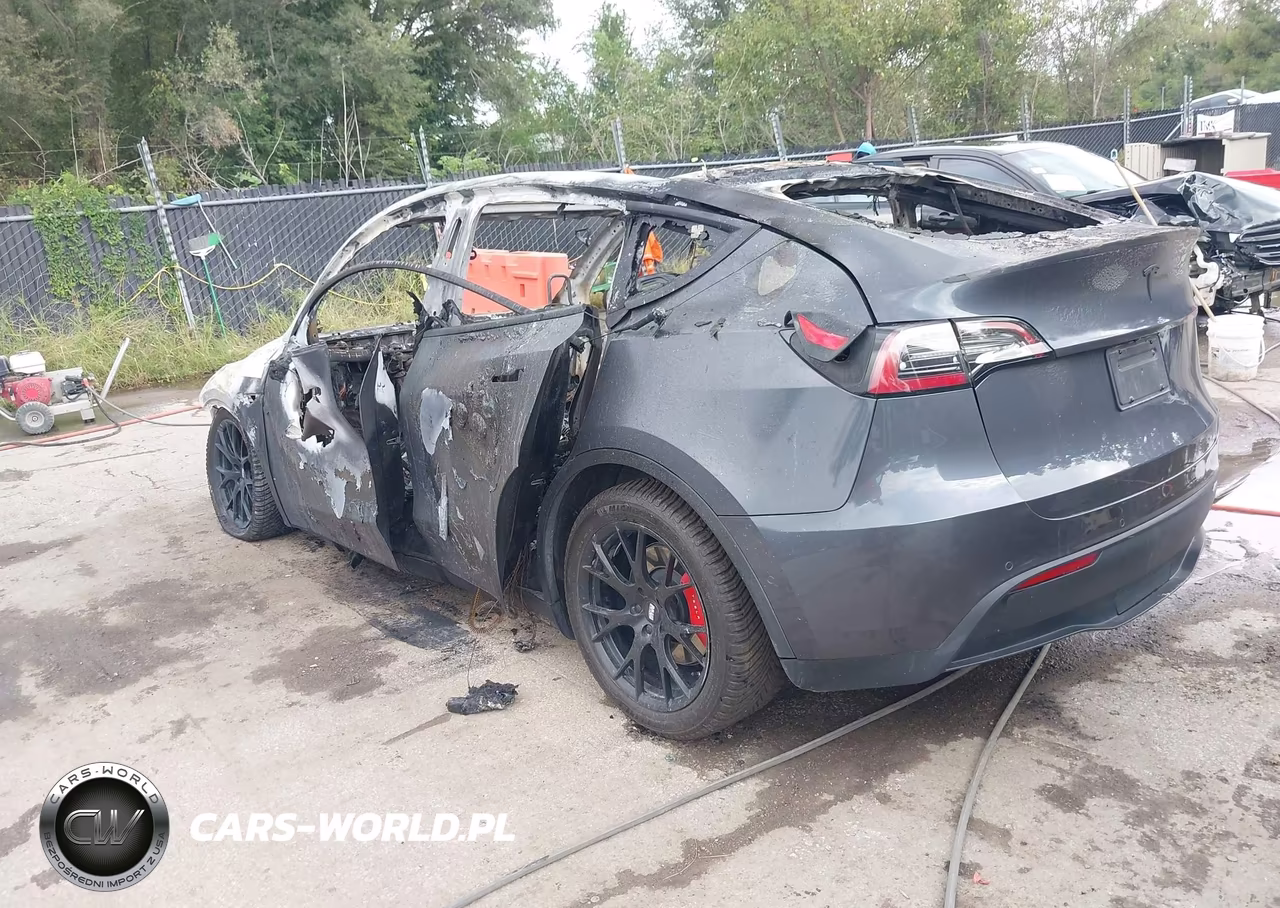 2020 Tesla Model Y Long Range Dual Motor All-Wheel Drive-Performance Dual Motor All-Wheel Drive VIN:5YJYGDEF2LF000431 - 3