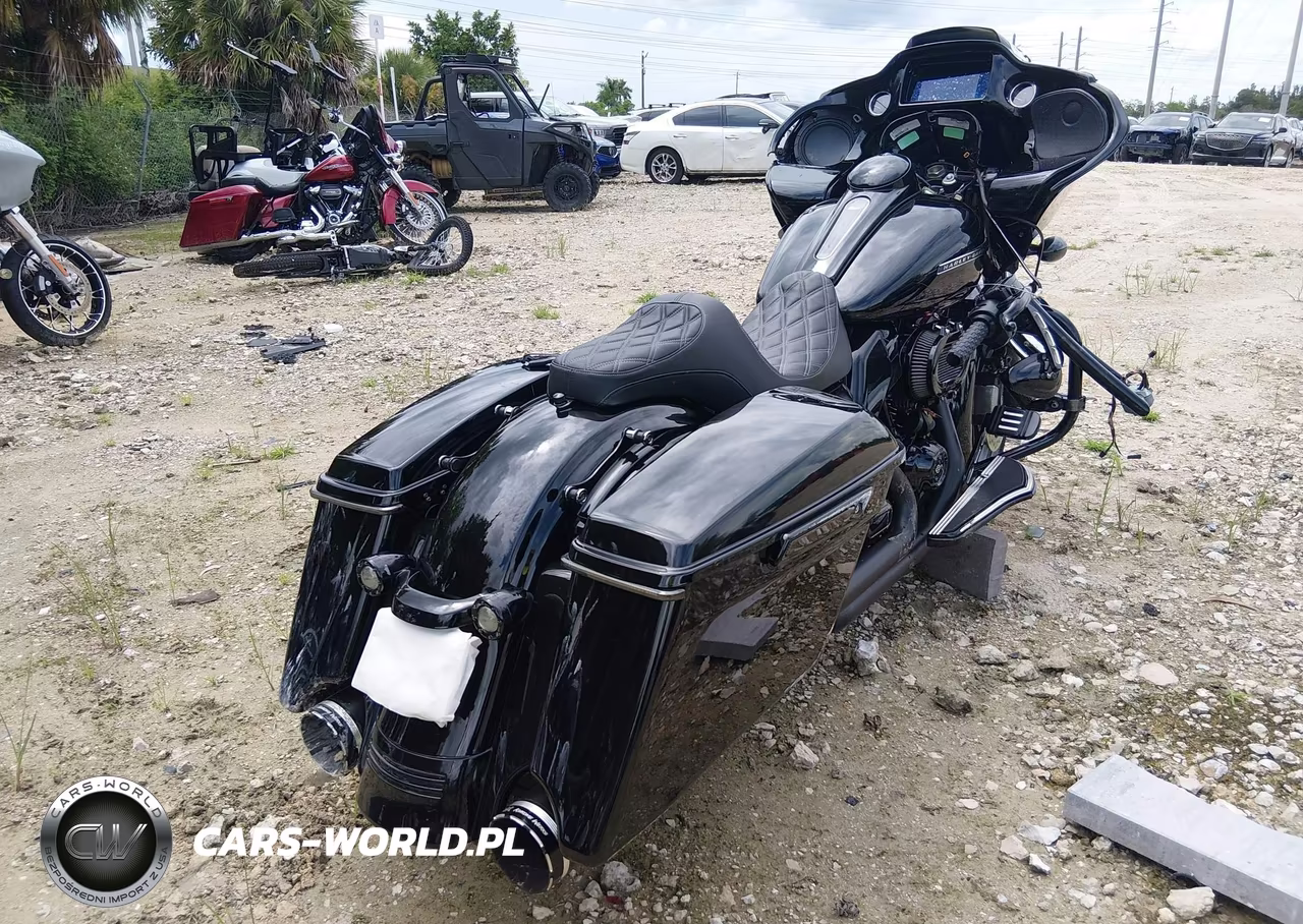 2019 Harley-Davidson Fltrxs VIN:1HD1KTP1XKB618768 - 4