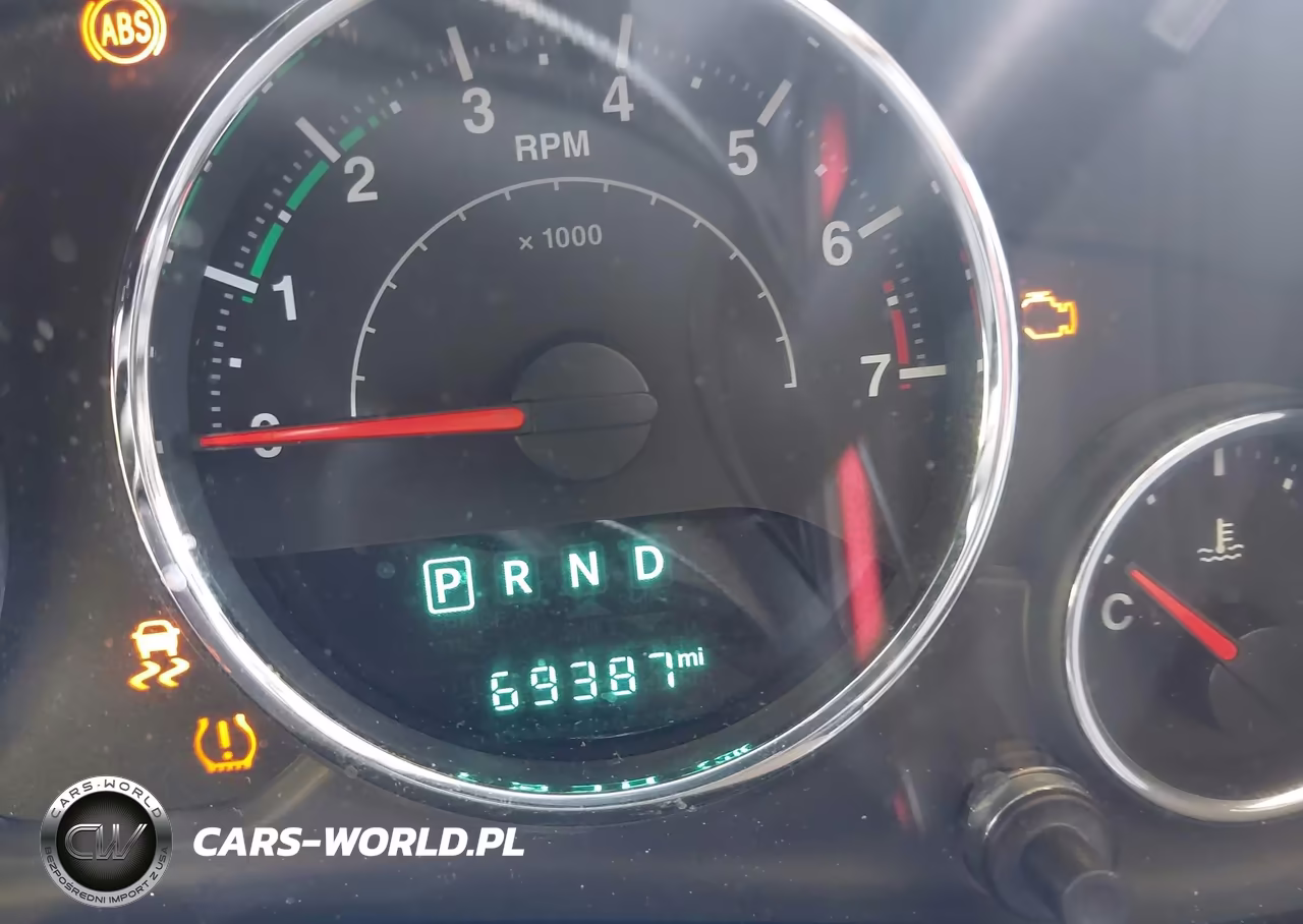 2017 Jeep Wrangler Unlimited Sport 4X4 VIN:1C4BJWDGXHL592937 - 16