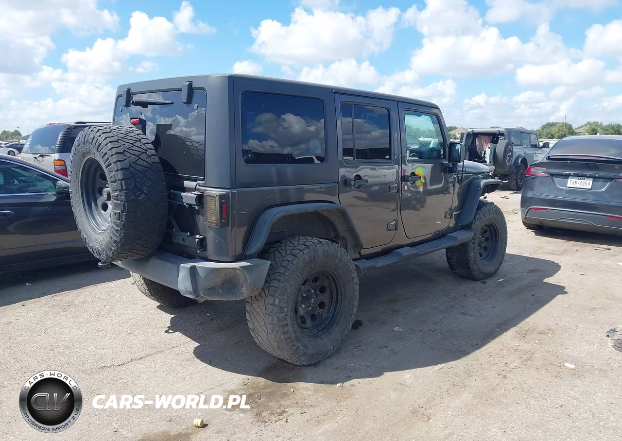 2017 Jeep Wrangler Unlimited Sport 4X4 VIN:1C4BJWDGXHL592937 - 4