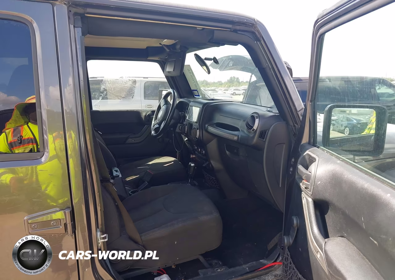 2017 Jeep Wrangler Unlimited Sport 4X4 VIN:1C4BJWDGXHL592937 - 5
