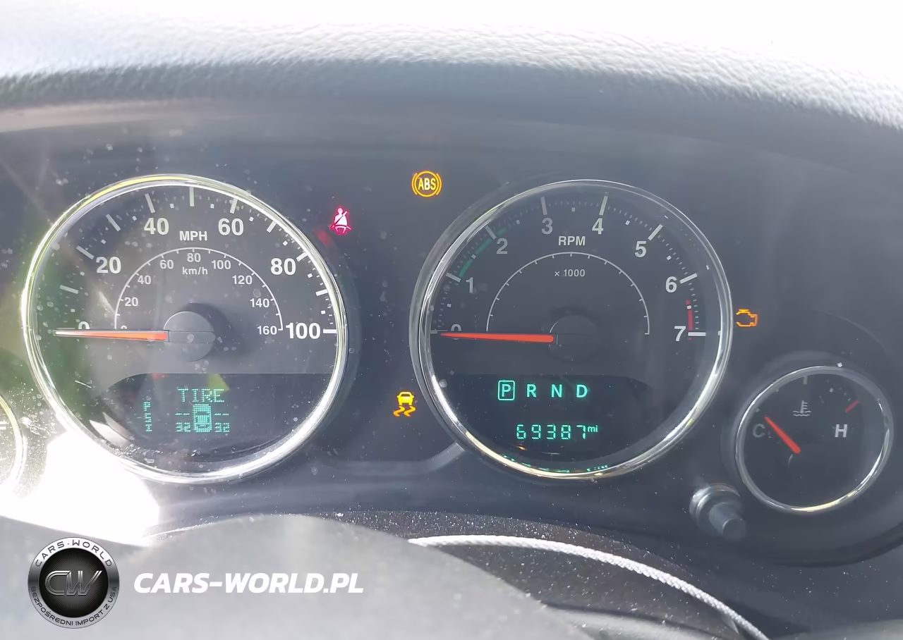 2017 Jeep Wrangler Unlimited Sport 4X4 VIN:1C4BJWDGXHL592937 - 7