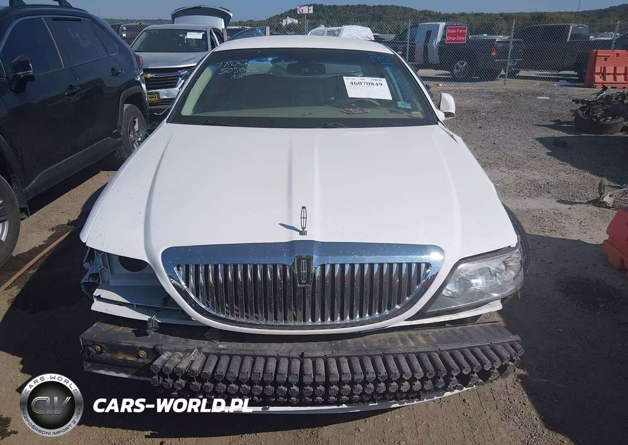 2009 Lincoln Town Car Signature Limited VIN:2LNHM82V89X629465 - 12
