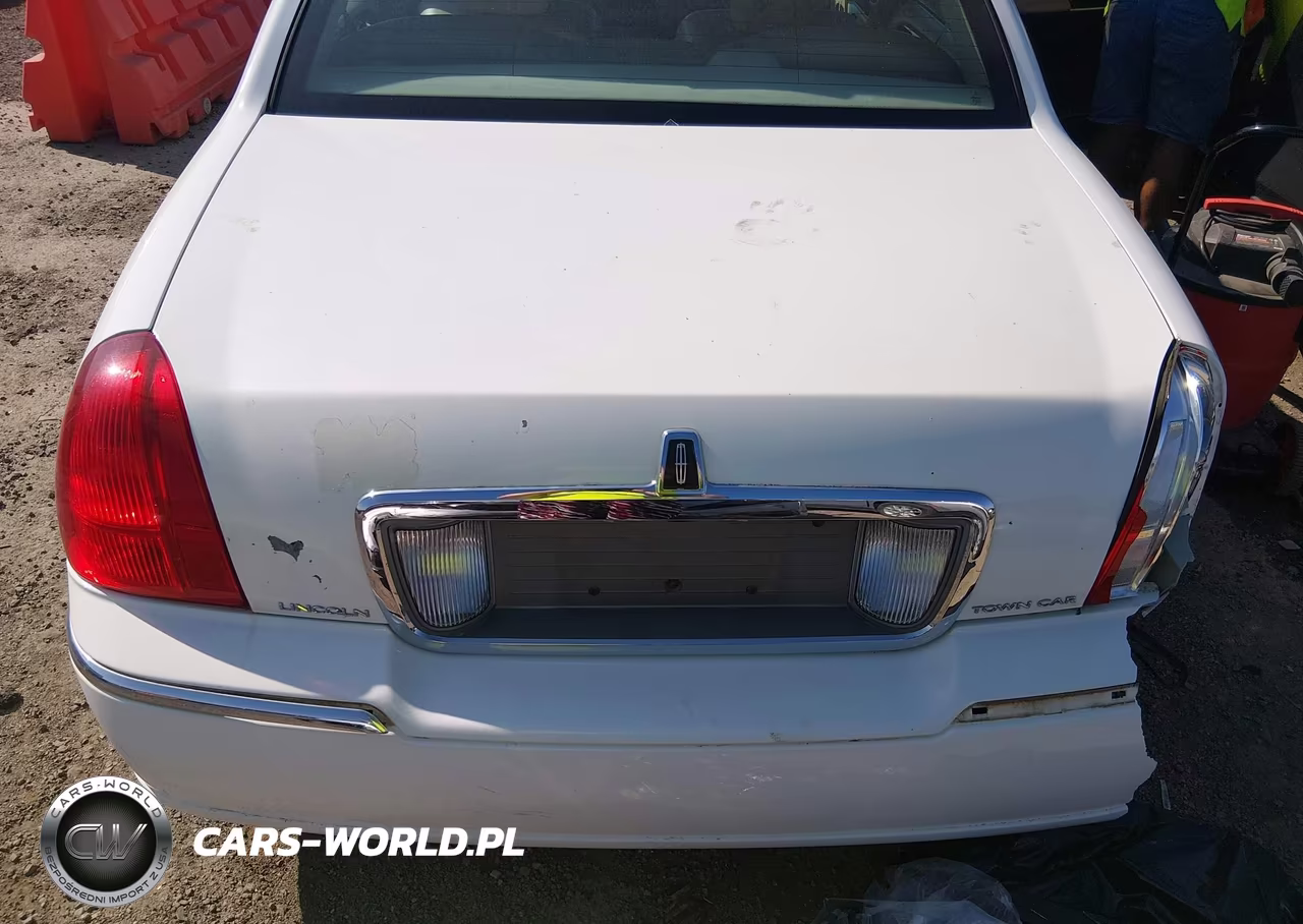 2009 Lincoln Town Car Signature Limited VIN:2LNHM82V89X629465 - 16
