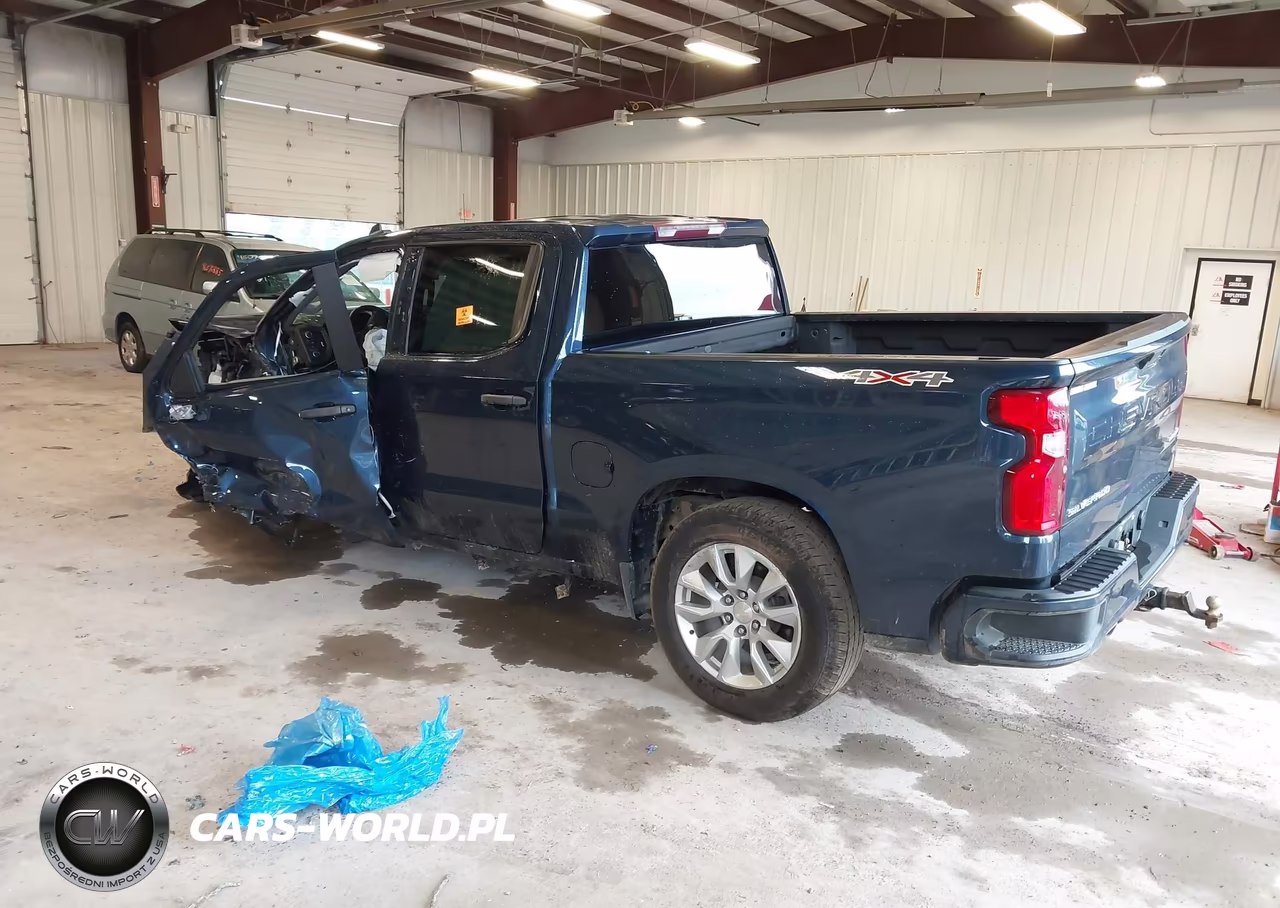 2021 Chevrolet Silverado 1500 Custom VIN:1GCUYBEF8MZ381164 - 3