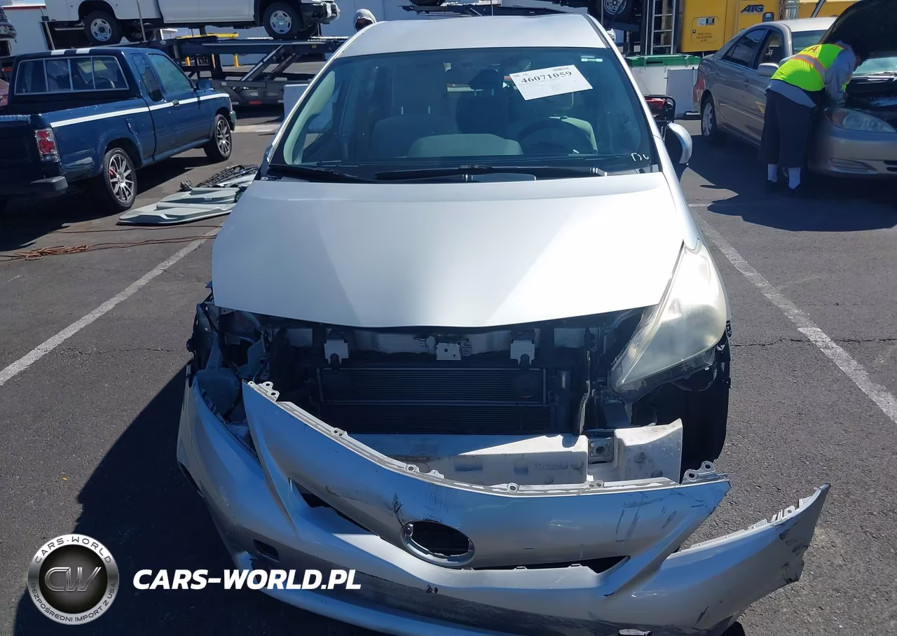 2013 Toyota Prius V Three VIN:JTDZN3EU1D3279825 - 6