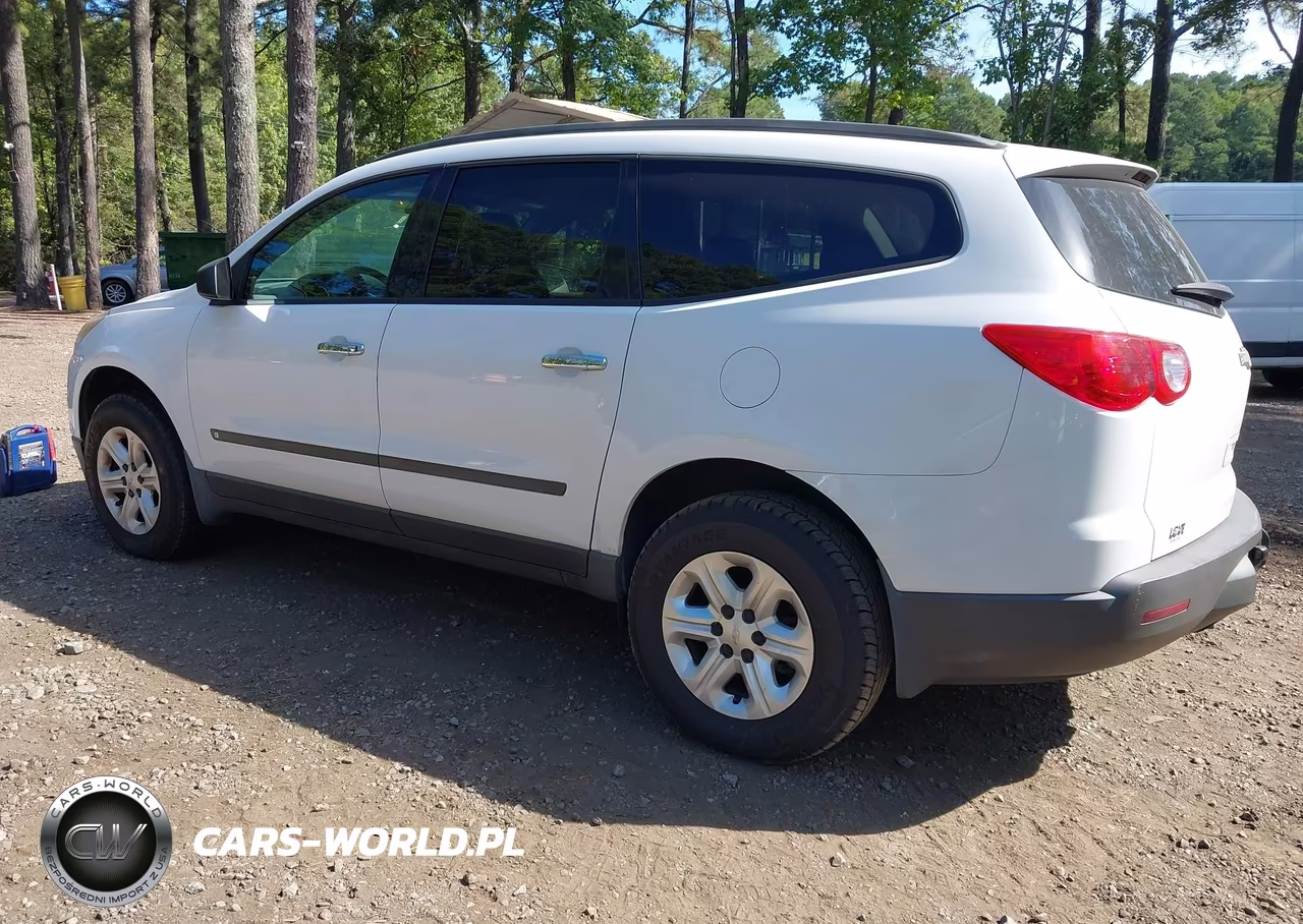 2010 Chevrolet Traverse Ls VIN:1GNLREED1AS131642 - 3