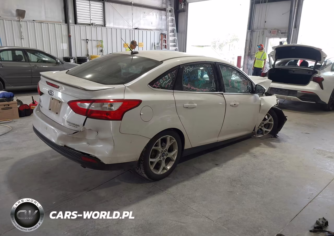 2013 Ford Focus Titanium VIN:1FADP3J27DL263384 - 4