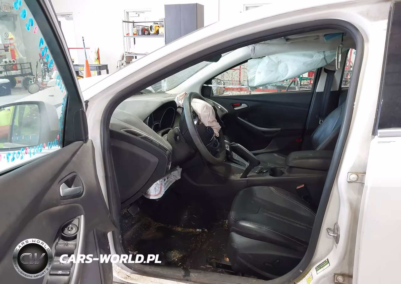 2013 Ford Focus Titanium VIN:1FADP3J27DL263384 - 5