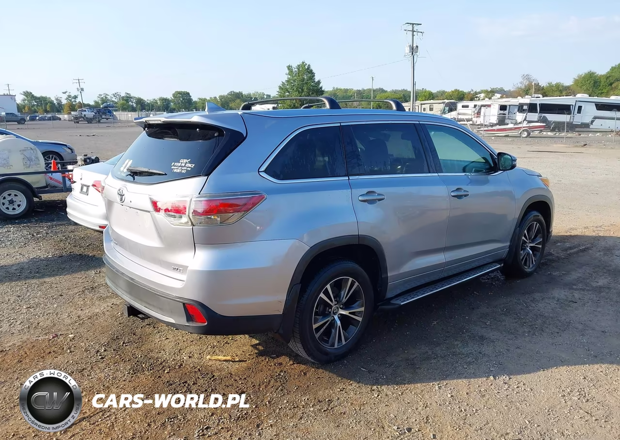 2016 Toyota Highlander Xle V6 VIN:5TDKKRFH2GS173661 - 4