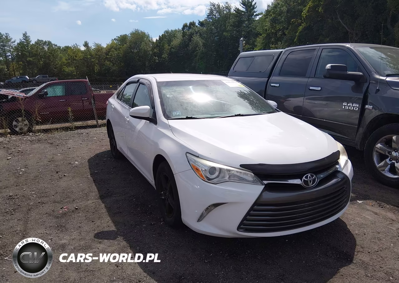 2015 Toyota Camry Le – zdjęcie 1 z 16