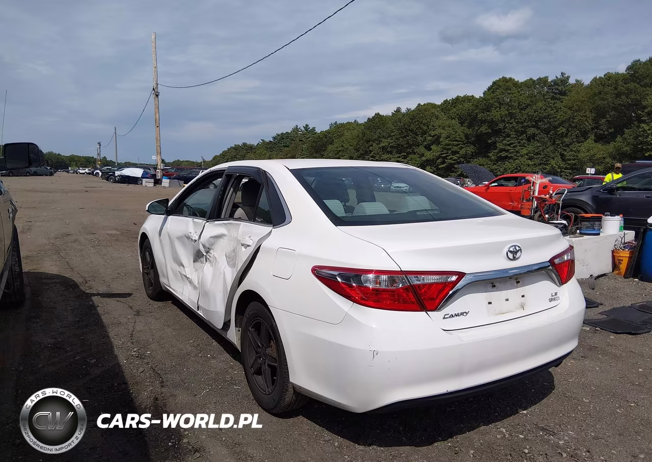 2015 Toyota Camry Le VIN:4T4BF1FK4FR452073 - 3