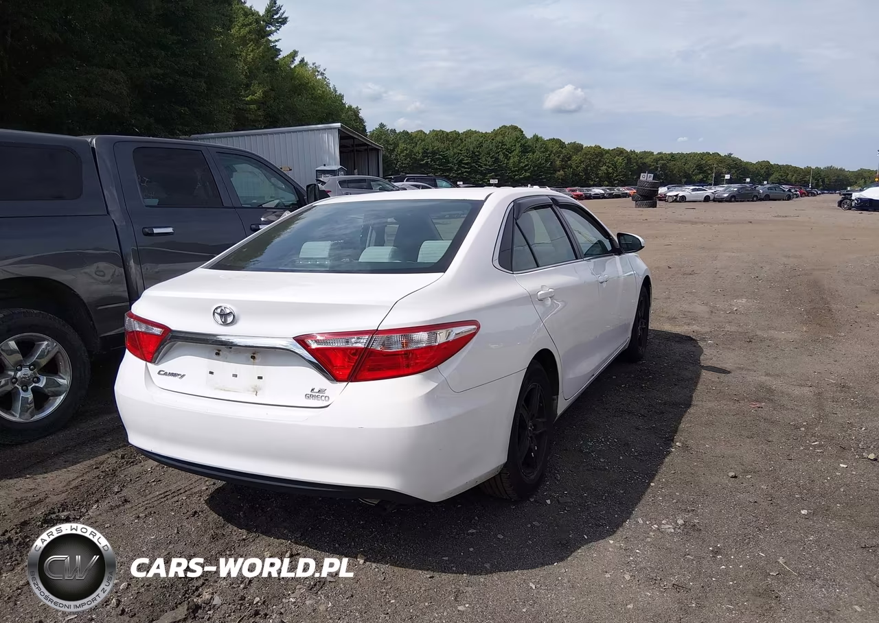 2015 Toyota Camry Le VIN:4T4BF1FK4FR452073 - 4