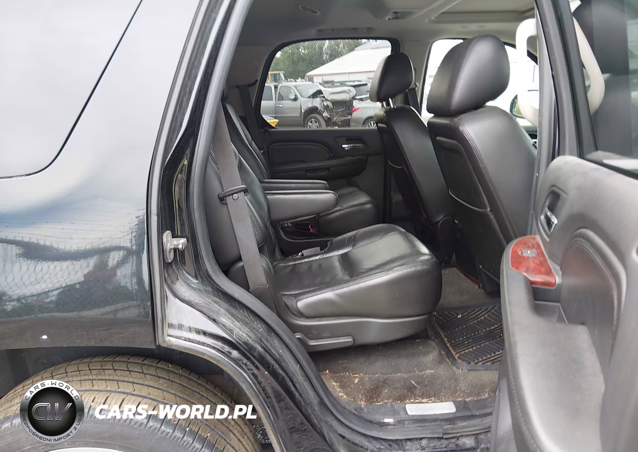 2010 Cadillac Escalade Luxury VIN:1GYUKBEF2AR157671 - 8