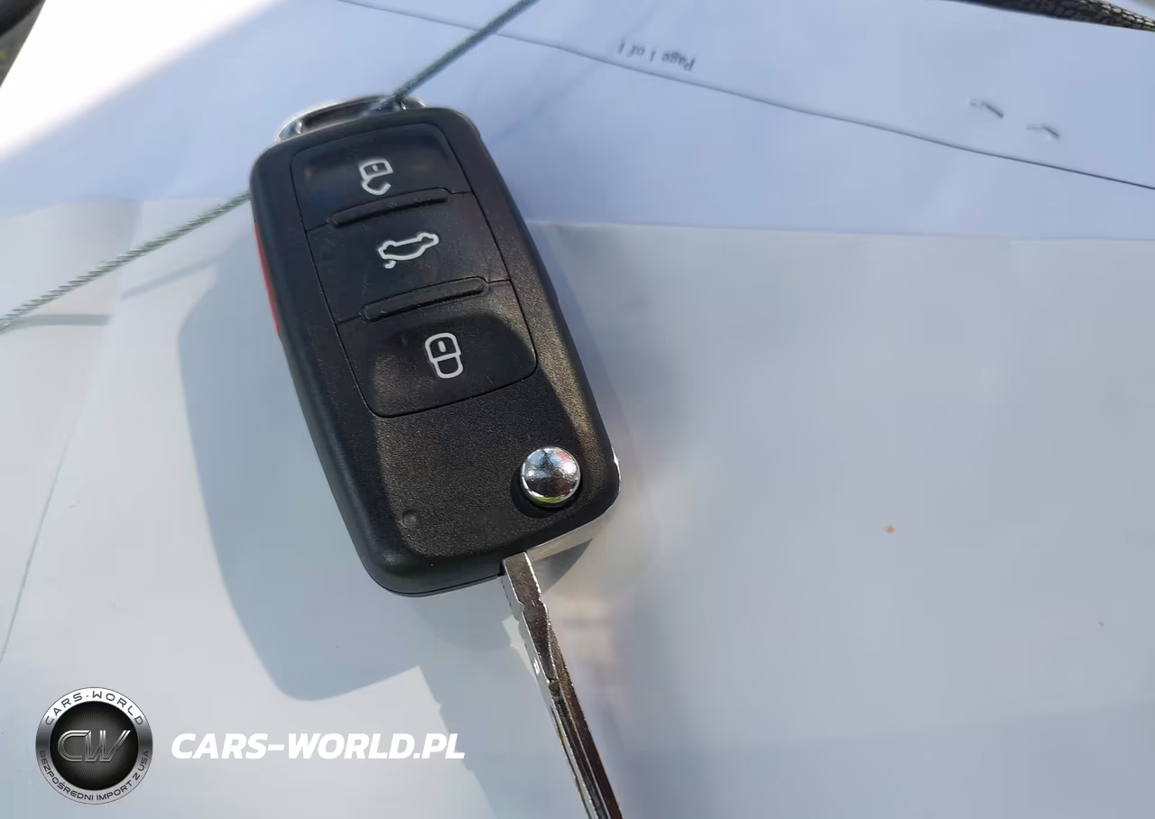2015 Volkswagen Beetle 1.8T Classic VIN:3VWF17AT2FM606783 - 11