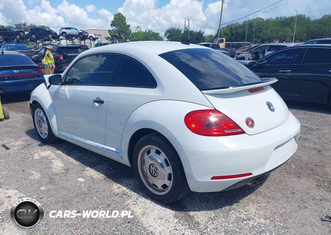2015 Volkswagen Beetle 1.8T Classic VIN:3VWF17AT2FM606783 - 3