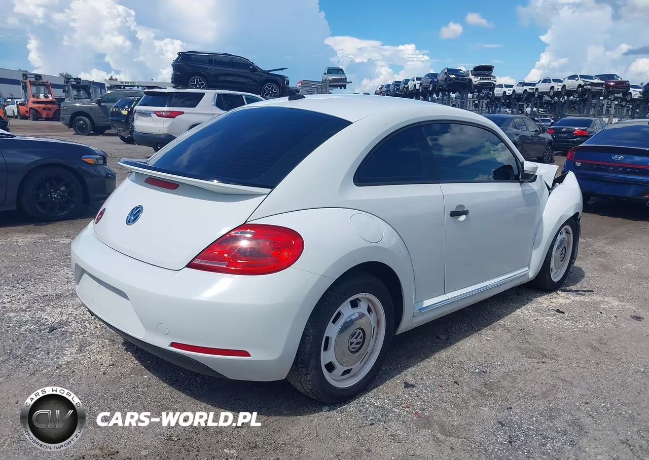 2015 Volkswagen Beetle 1.8T Classic VIN:3VWF17AT2FM606783 - 4