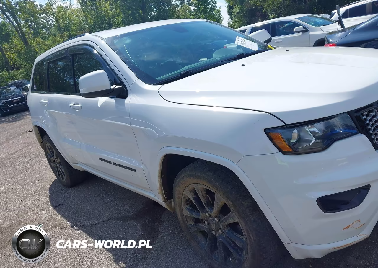 2017 Jeep Grand Cherokee Altitude 4X4 VIN:1C4RJFAG4HC726912 - 13
