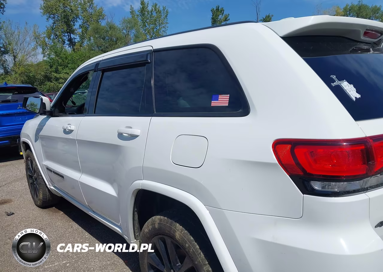 2017 Jeep Grand Cherokee Altitude 4X4 VIN:1C4RJFAG4HC726912 - 14
