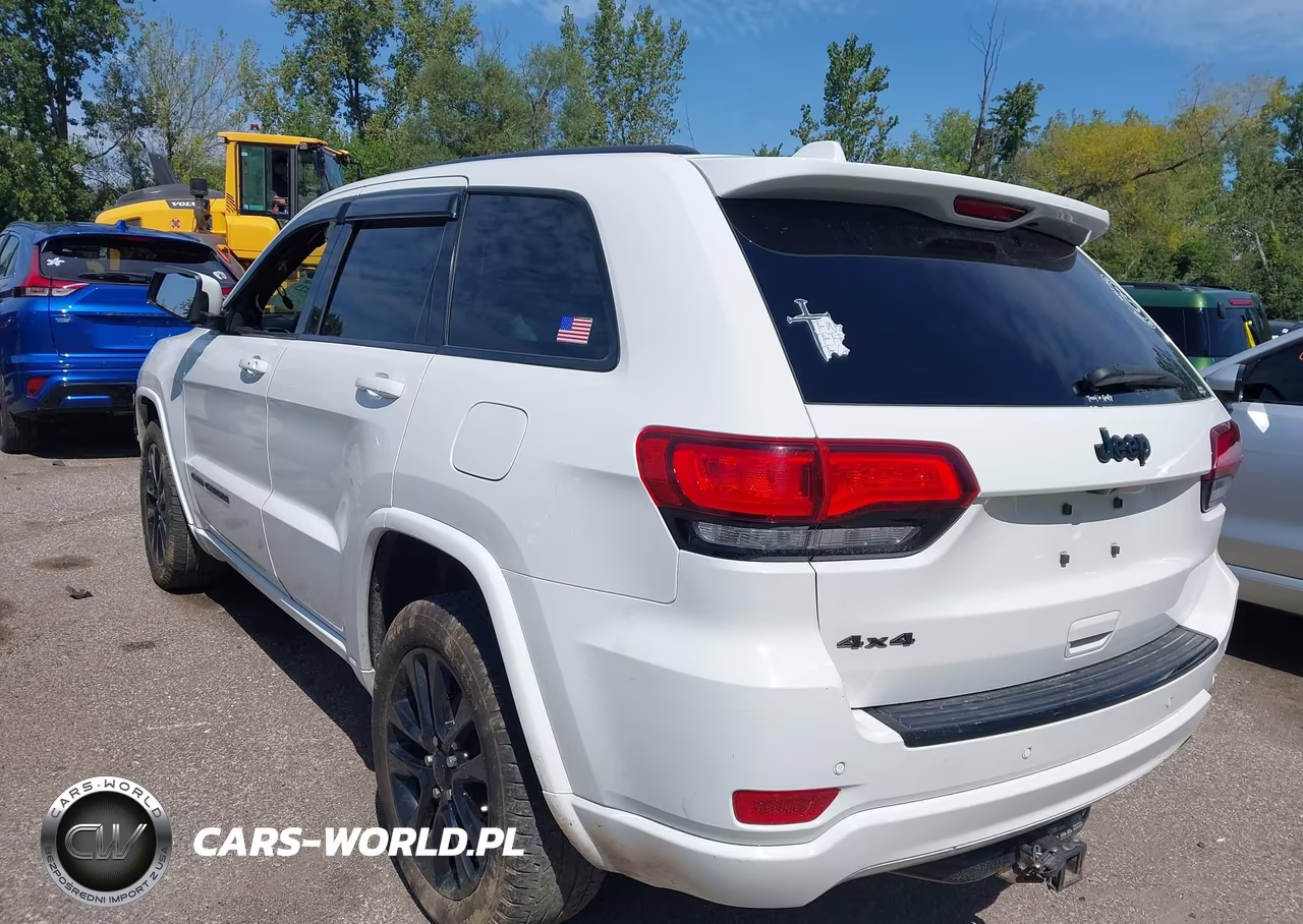 2017 Jeep Grand Cherokee Altitude 4X4 VIN:1C4RJFAG4HC726912 - 3