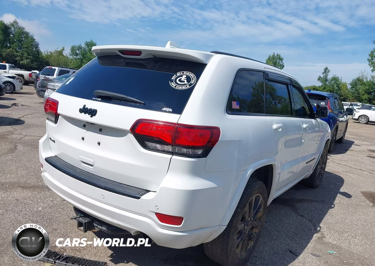 2017 Jeep Grand Cherokee Altitude 4X4 VIN:1C4RJFAG4HC726912 - 4