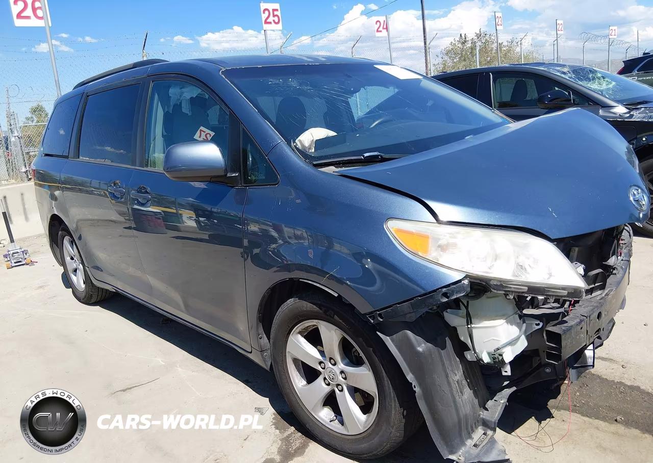 2015 Toyota Sienna Le 8 Passenger