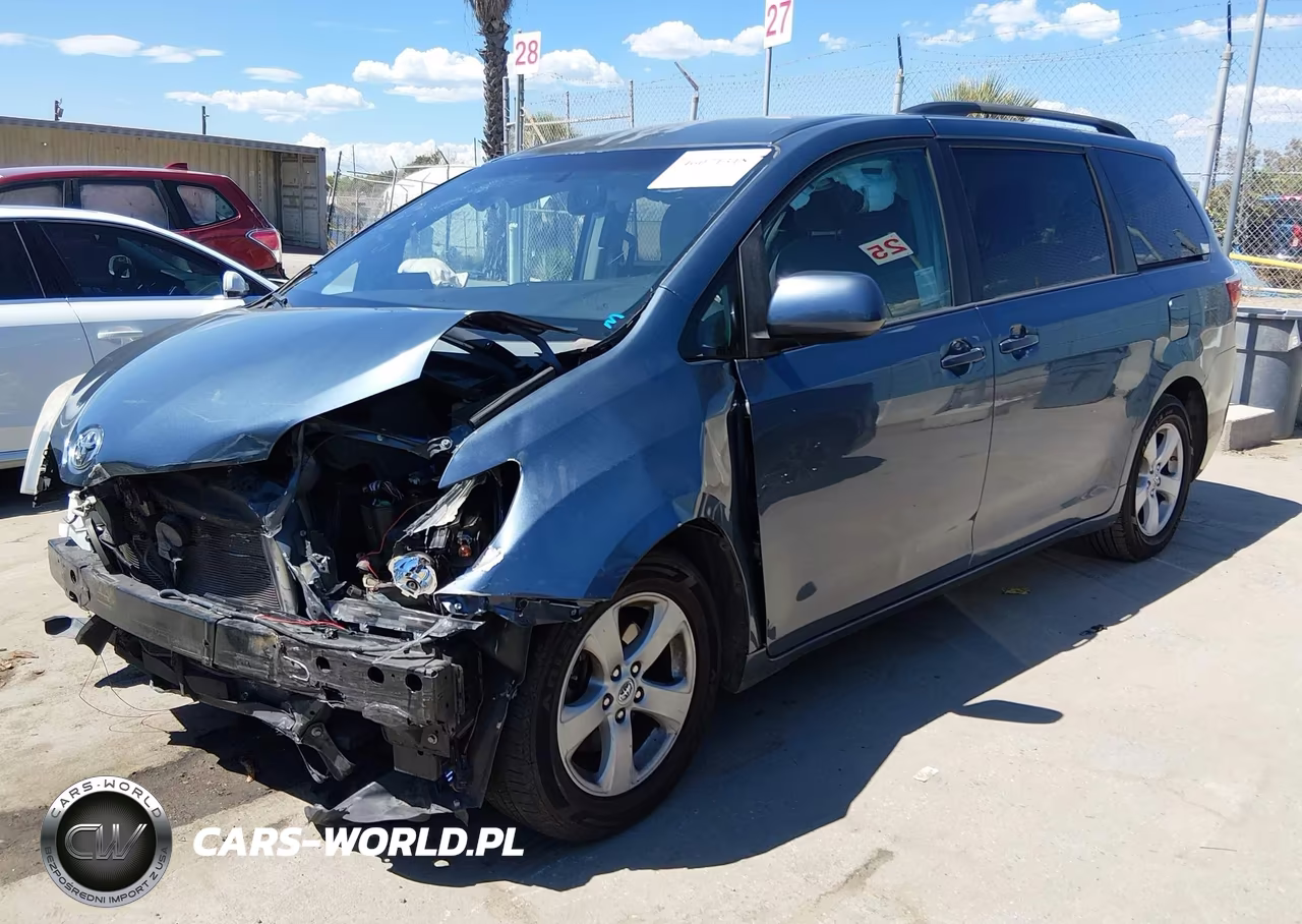 2015 Toyota Sienna Le 8 Passenger VIN:5TDKK3DC4FS546704 - 2