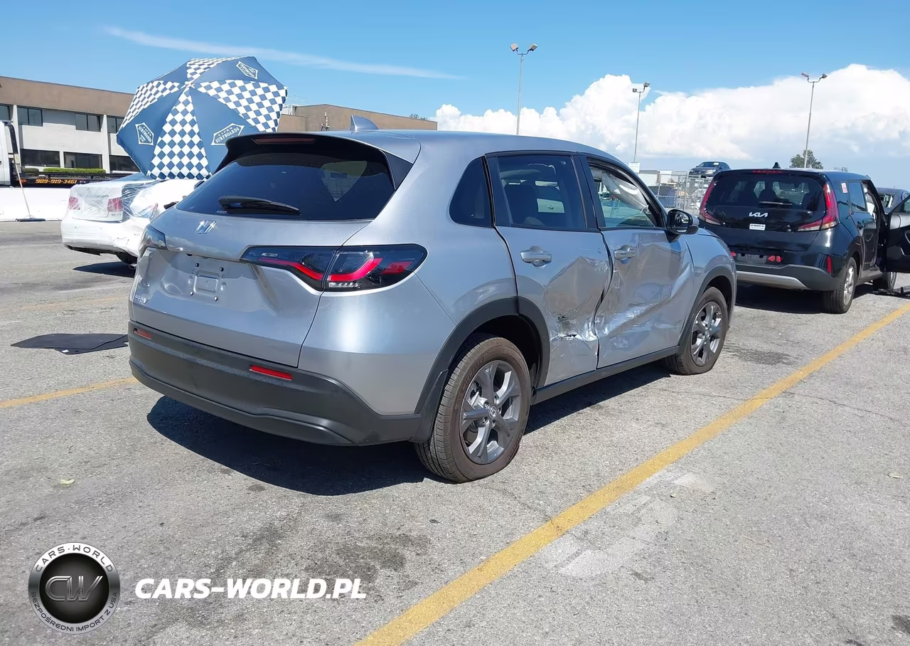 2026 Honda Hr-V Awd Lx VIN:3CZRZ2H35TM761643 - 4