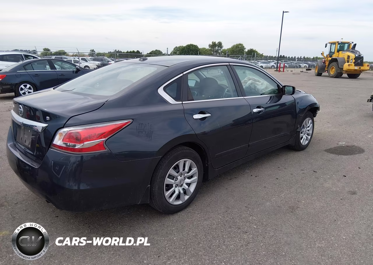 2015 Nissan Altima 2.5 S VIN:1N4AL3AP5FC138090 - 4