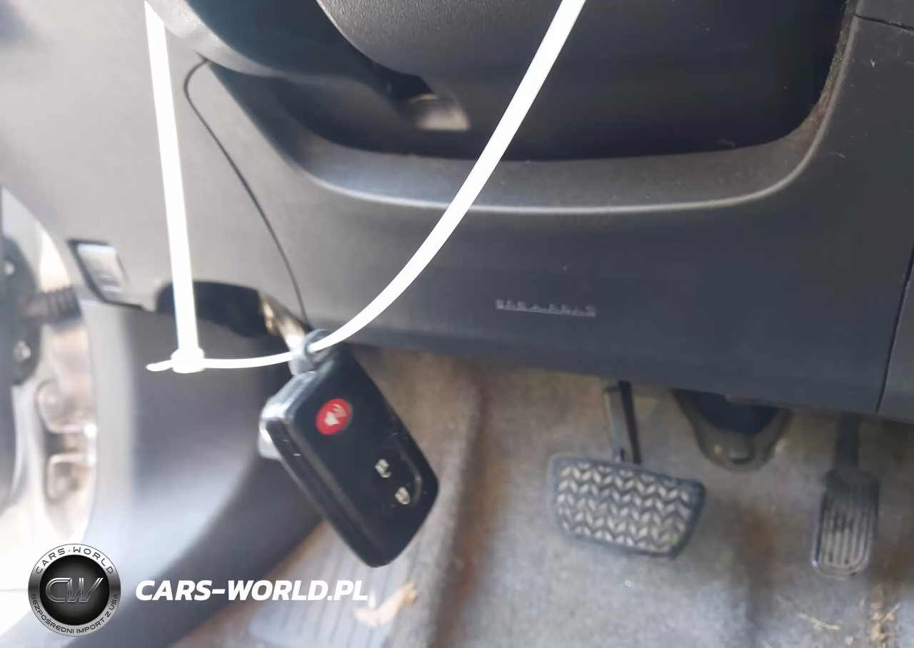 2014 Toyota Prius Two VIN:JTDKN3DU6E0369574 - 11
