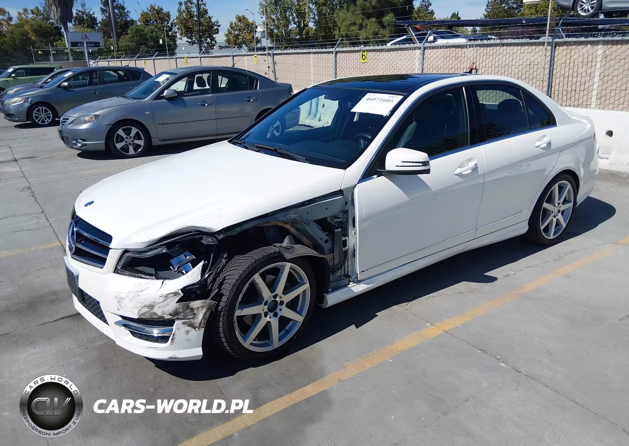 2014 Mercedes-Benz C 250 Sport VIN:WDDGF4HB6ER305313 - 2