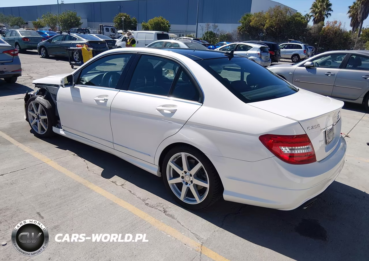 2014 Mercedes-Benz C 250 Sport VIN:WDDGF4HB6ER305313 - 3