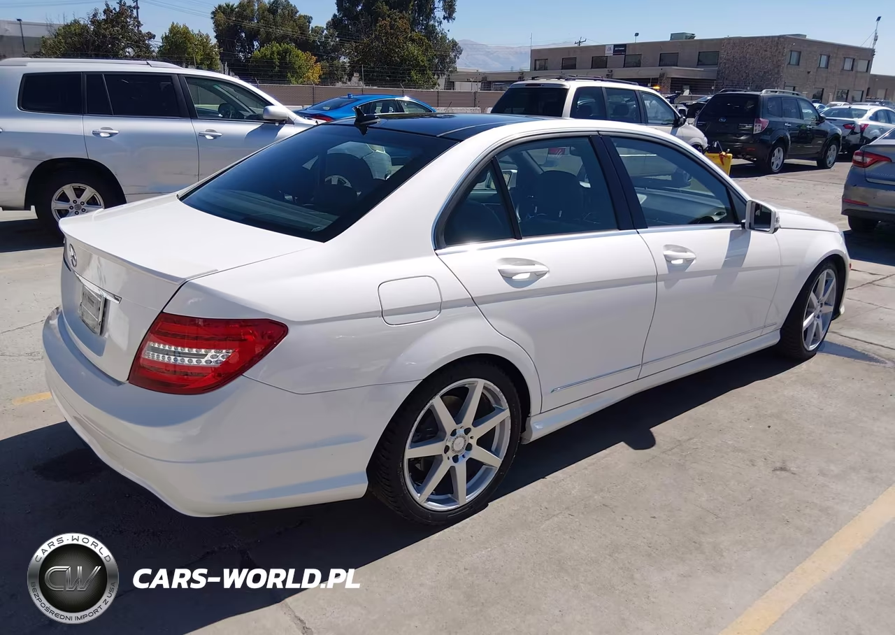 2014 Mercedes-Benz C 250 Sport VIN:WDDGF4HB6ER305313 - 4