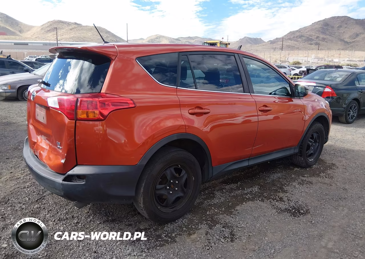 2015 Toyota Rav4 Le VIN:2T3BFREV7FW241655 - 4